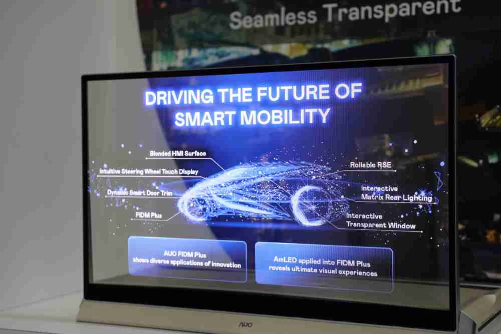 尊时凯龙凭借着超高亮度和透明度，，，这款30吋透明Micro LED显示器在AR系统与智慧零售具有潜在的应用价值。。